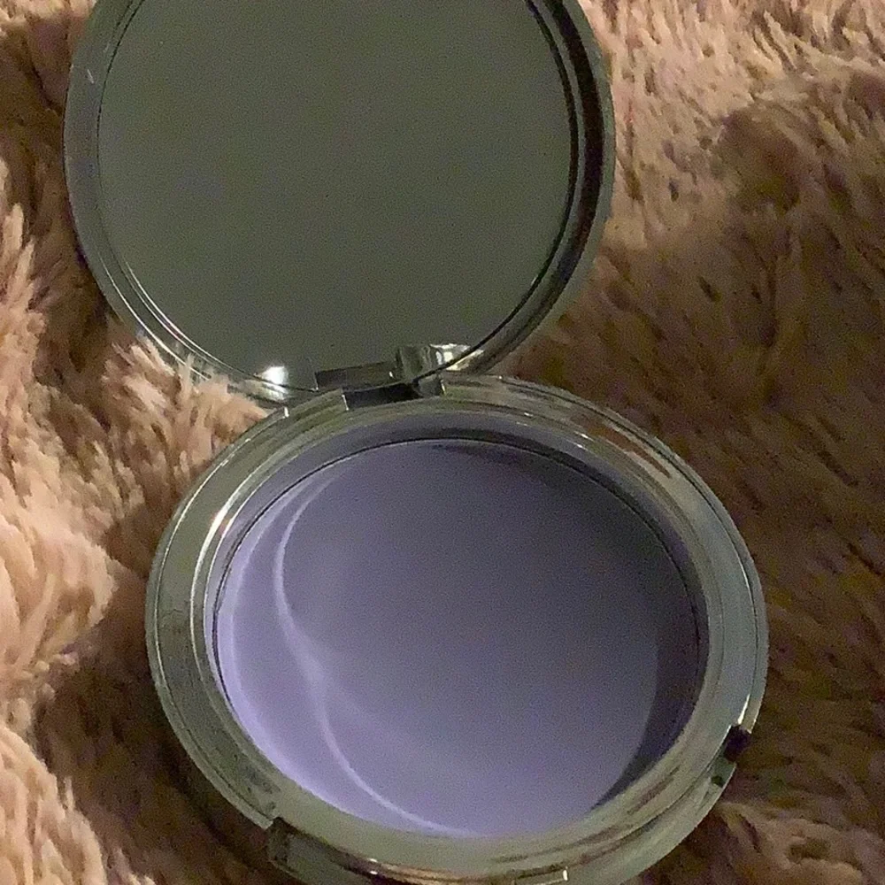 Waterproof matte setting powder